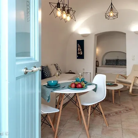 Santorinian Lava House * Pyrgos Kallistis