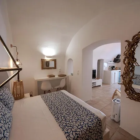 Santorinian Lava House Prázdninový dům Pýrgos