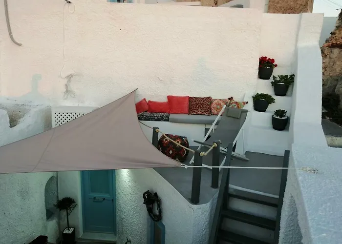 Santorinian Lava House بيت للعطل Pýrgos