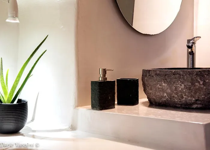 بيت للعطل Santorinian Lava House *