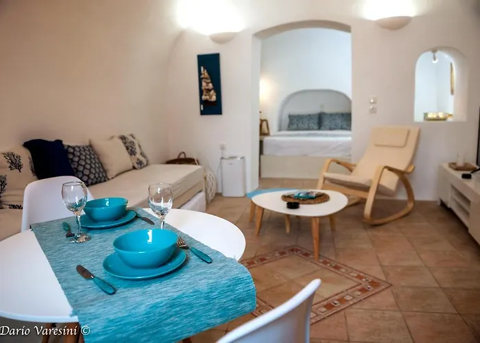 بيت للعطل Santorinian Lava House Pýrgos