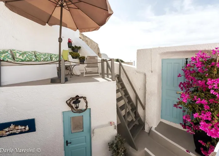 Santorinian Lava House بيت للعطل Pýrgos