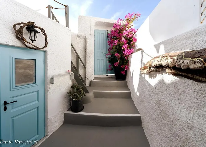 Santorinian Lava House *