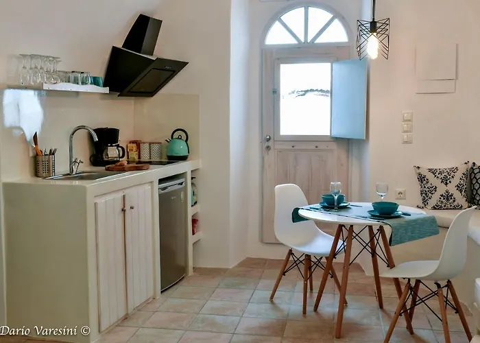 Santorinian Lava House بيت للعطل Pýrgos