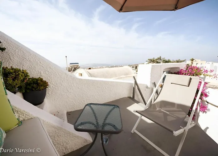 Santorinian Lava House بيت للعطل *