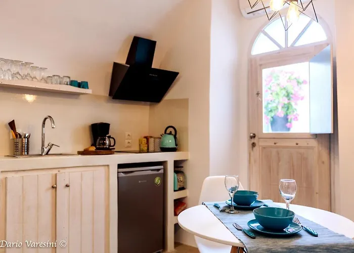 Santorinian Lava House بيت للعطل Pýrgos