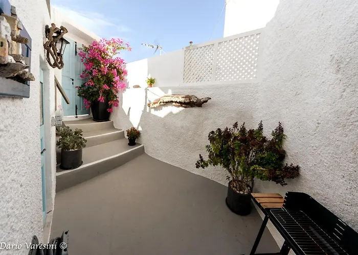 بيت للعطل Santorinian Lava House Pýrgos