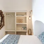 בית נופש Santorinian Lava House Pýrgos