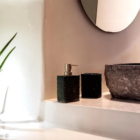 Dom wakacyjny Santorinian Lava House *