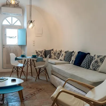 בית נופש Santorinian Lava House