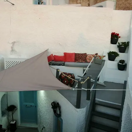 Santorinian Lava House בית נופש Pýrgos