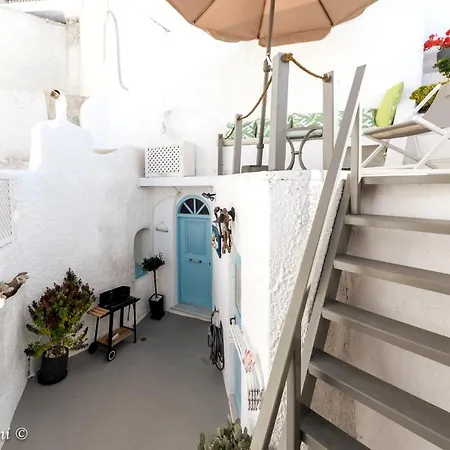 בית נופש Santorinian Lava House Pýrgos