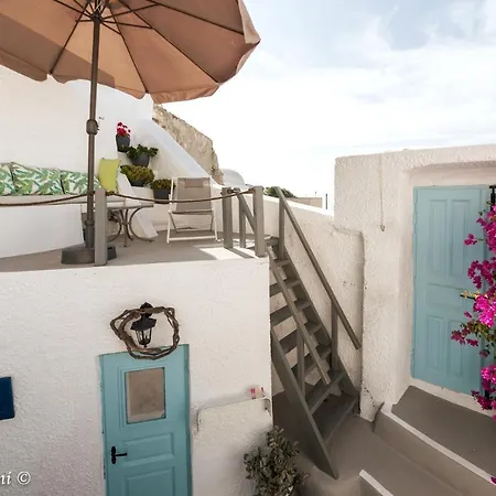 Santorinian Lava House בית נופש Pýrgos