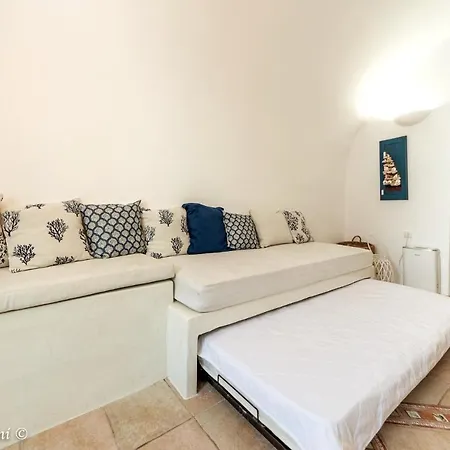 Santorinian Lava House בית נופש Pýrgos