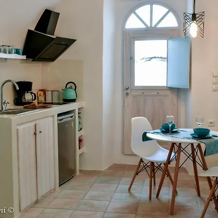 Santorinian Lava House בית נופש Pýrgos