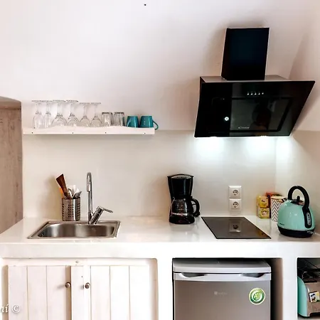 בית נופש Santorinian Lava House Pýrgos